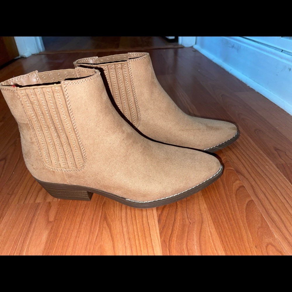 Bundle and Save❤️ Faux suede ankle boots. Womens size 8!